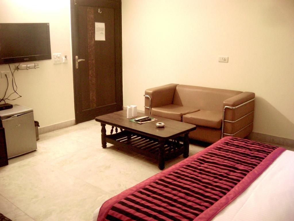 Hotel Mandakini Palace Delhi  Dış mekan fotoğraf